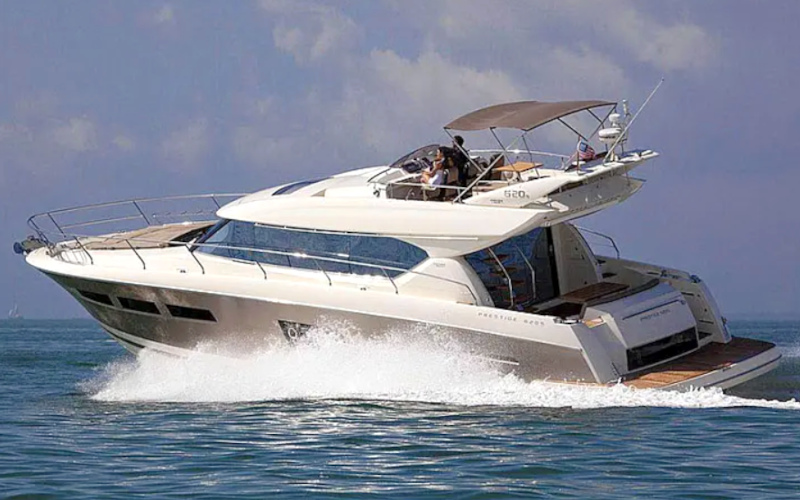Hyr motoryacht Jeanneau Prestige 620S för företagsevent i Kroatien